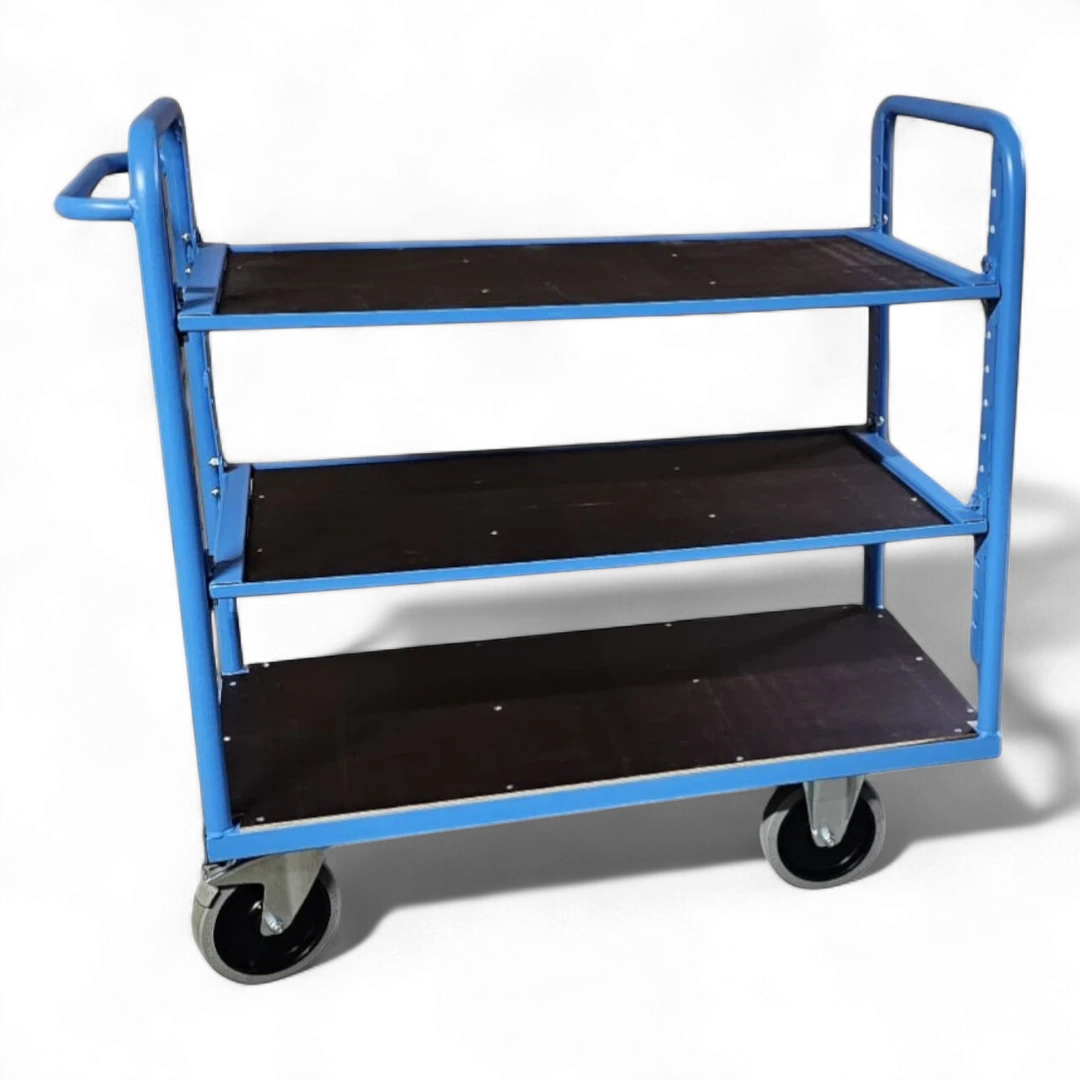 Kommissionierwagen mit mehreren Ebenen, Rollen und Griffen zum Transport von Waren in Lagern. Praktisch für effizientes Kommissionieren und Lagerlogistik.