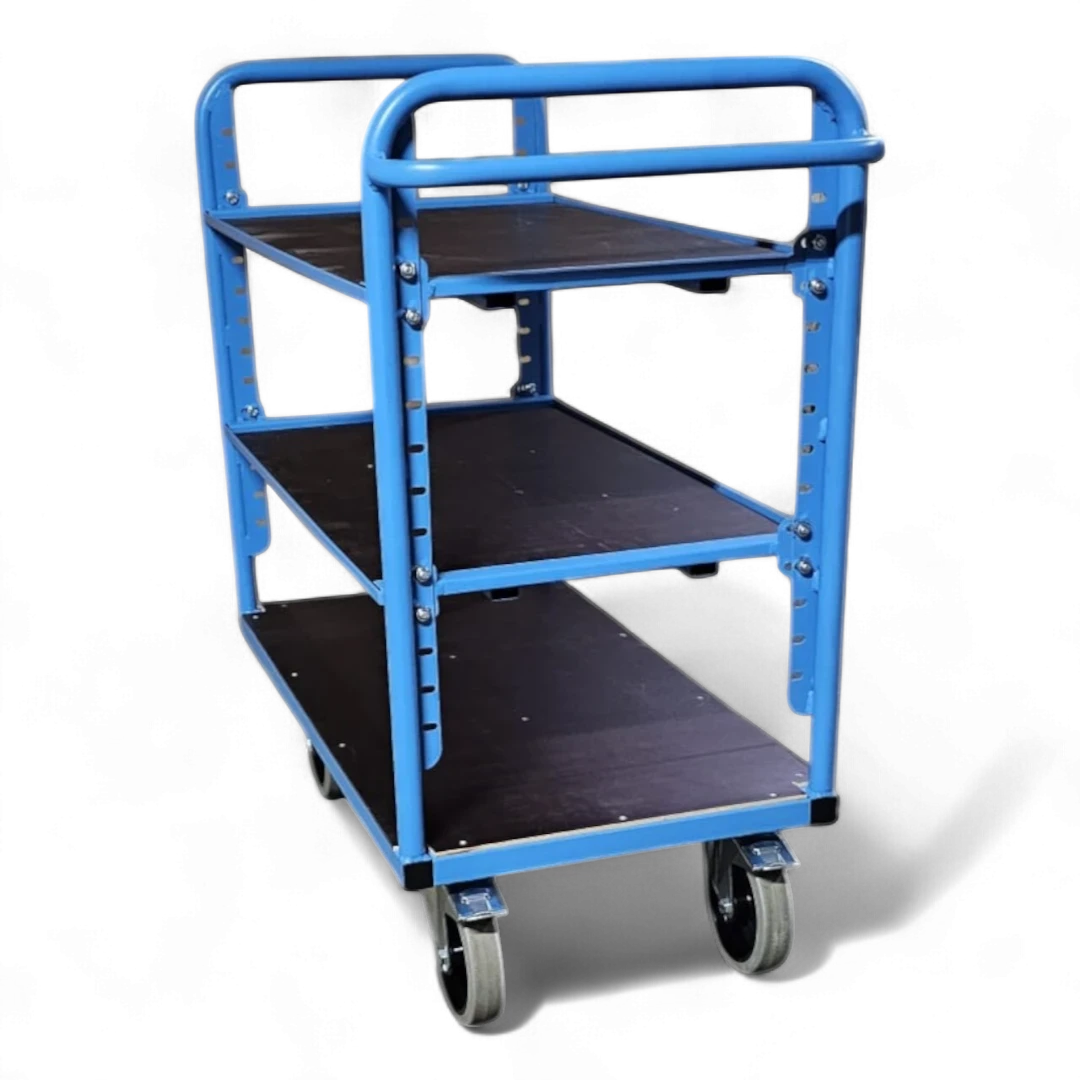 Kommissionierwagen mit mehreren Ebenen, Rollen und Griffen zum Transport von Waren in Lagern. Praktisch für effizientes Kommissionieren und Lagerlogistik.