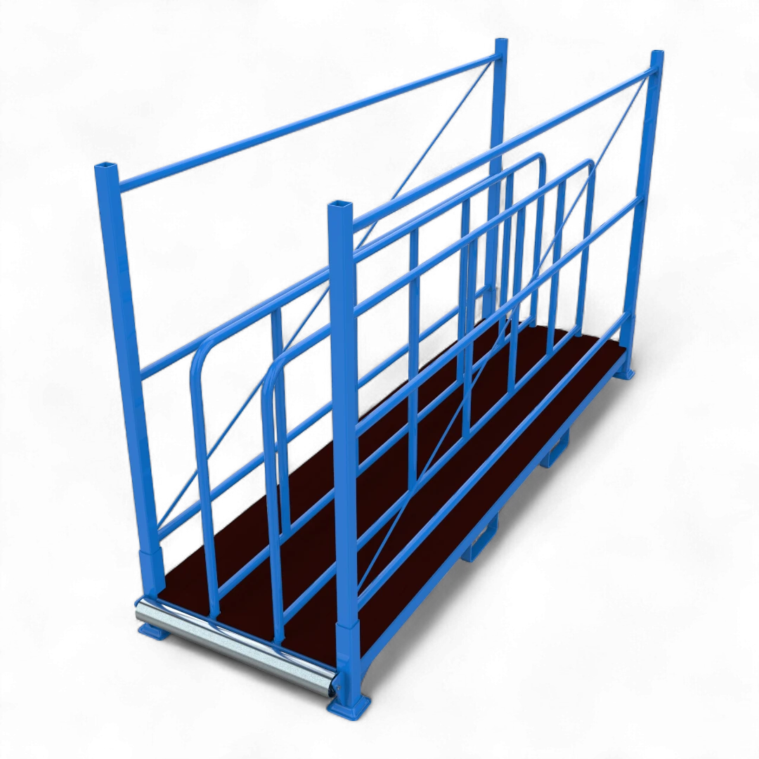 Stabiles Tafelregal für die platzsparende vertikale Lagerung von Blech- und Holztafeln in einer Industriehalle.