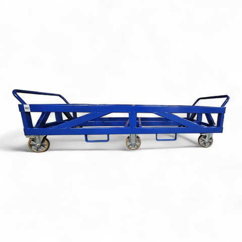 Fahrgestell für Palettentransport – Stabile Stahlkonstruktion mit Lenkrollen. Ideal für Lager und Werkstätten.