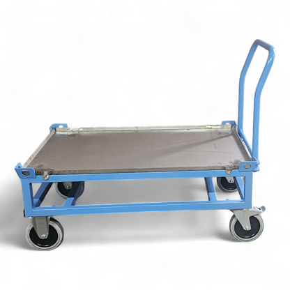 Fahrgestell hoch mit Schiebebügel für Europaletten. Mobile Werkbank 1200 kg aus stabilem Quadratrohr.