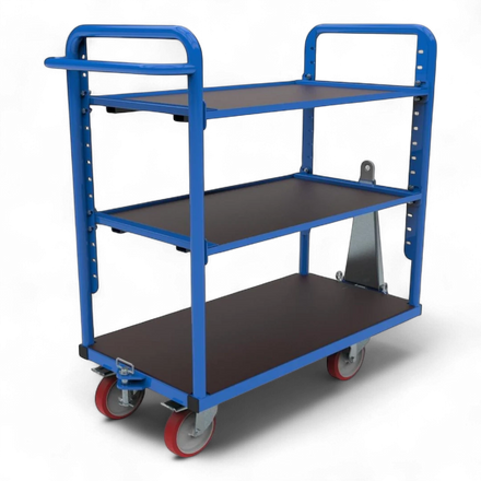 Kommissionierwagen mit mehreren Ebenen, Rollen und Griffen zum Transport von Waren in Lagern. Praktisch für effizientes Kommissionieren und Lagerlogistik.