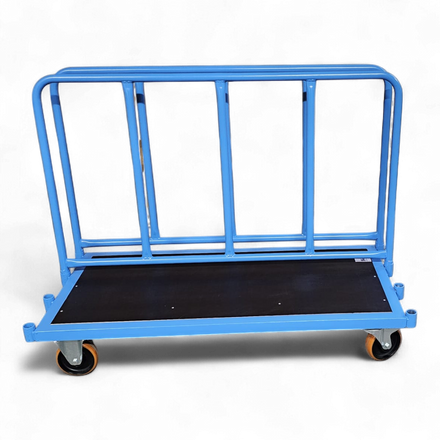 Robuster Längswandwagen aus Stahl mit hoher Längswand für den sicheren Transport von Gütern in Lager und Werkstatt.