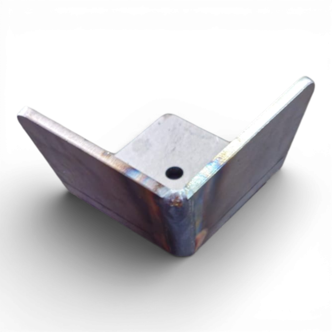 Stapelecken als Zubehör für Stapelgestelle in Industrie & Lager. Ermöglichen das sichere und stabile Übereinanderstapeln von Gestellen im Regalsystem.