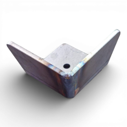 Stapelecken als Zubehör für Stapelgestelle in Industrie & Lager. Ermöglichen das sichere und stabile Übereinanderstapeln von Gestellen im Regalsystem.