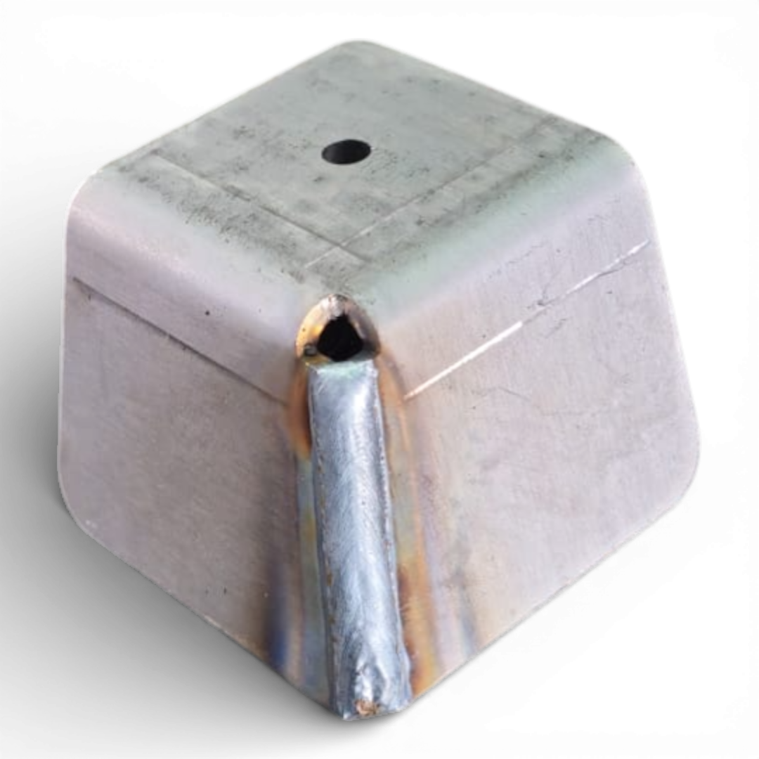 Stapelecken als Zubehör für Stapelgestelle in Industrie & Lager. Ermöglichen das sichere und stabile Übereinanderstapeln von Gestellen im Regalsystem.